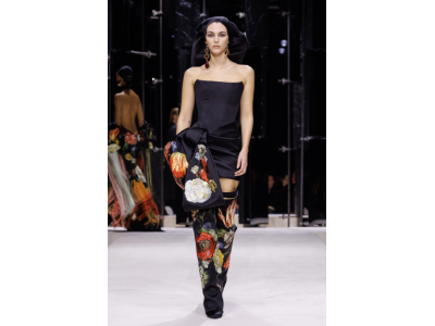 Givenchy-kollektionen av Sarah Burton är skapad för kvinnor med stark karaktär.