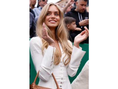 Laila Hasanovic strålar i Monte Carlo med en Riviera-inspirerad look och ett romantiskt ögonblick med Jannik Sinner.