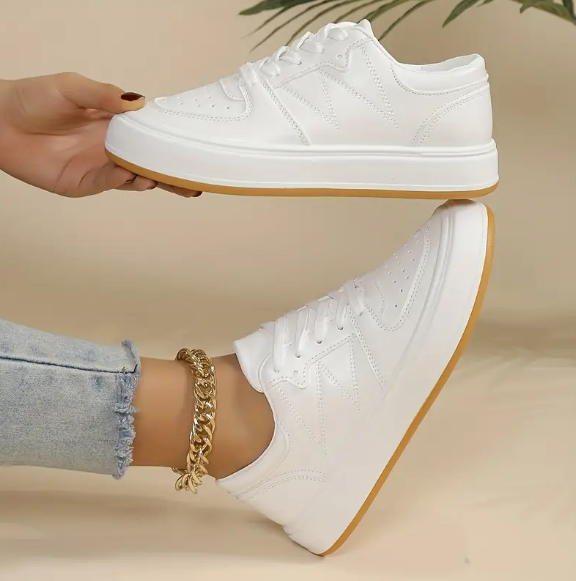 Låga damsneakers från modora.se