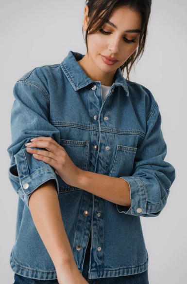 Damskjorta i denim från modora.se